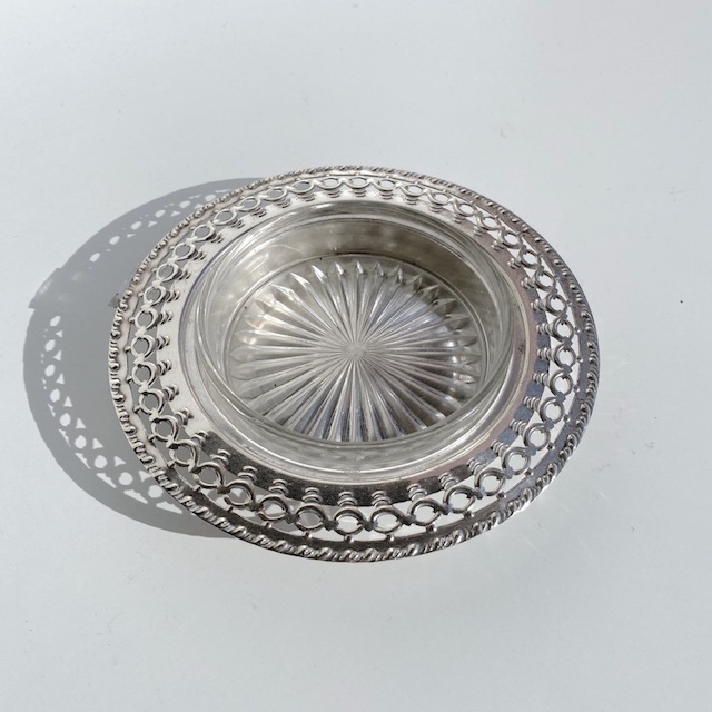 CONDIMENT DISH, Silver Basket w Glass Dish Inset